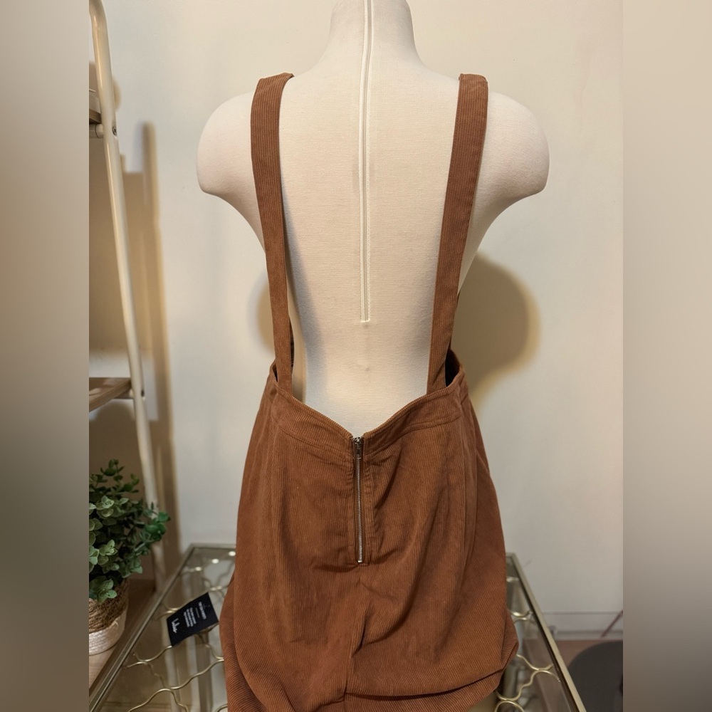 NWT Low-back Lulus dress (with pockets!)